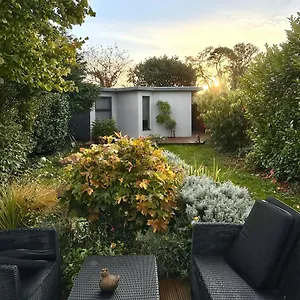 Guest house Wisteria En-suite Guest, Hillingdon
